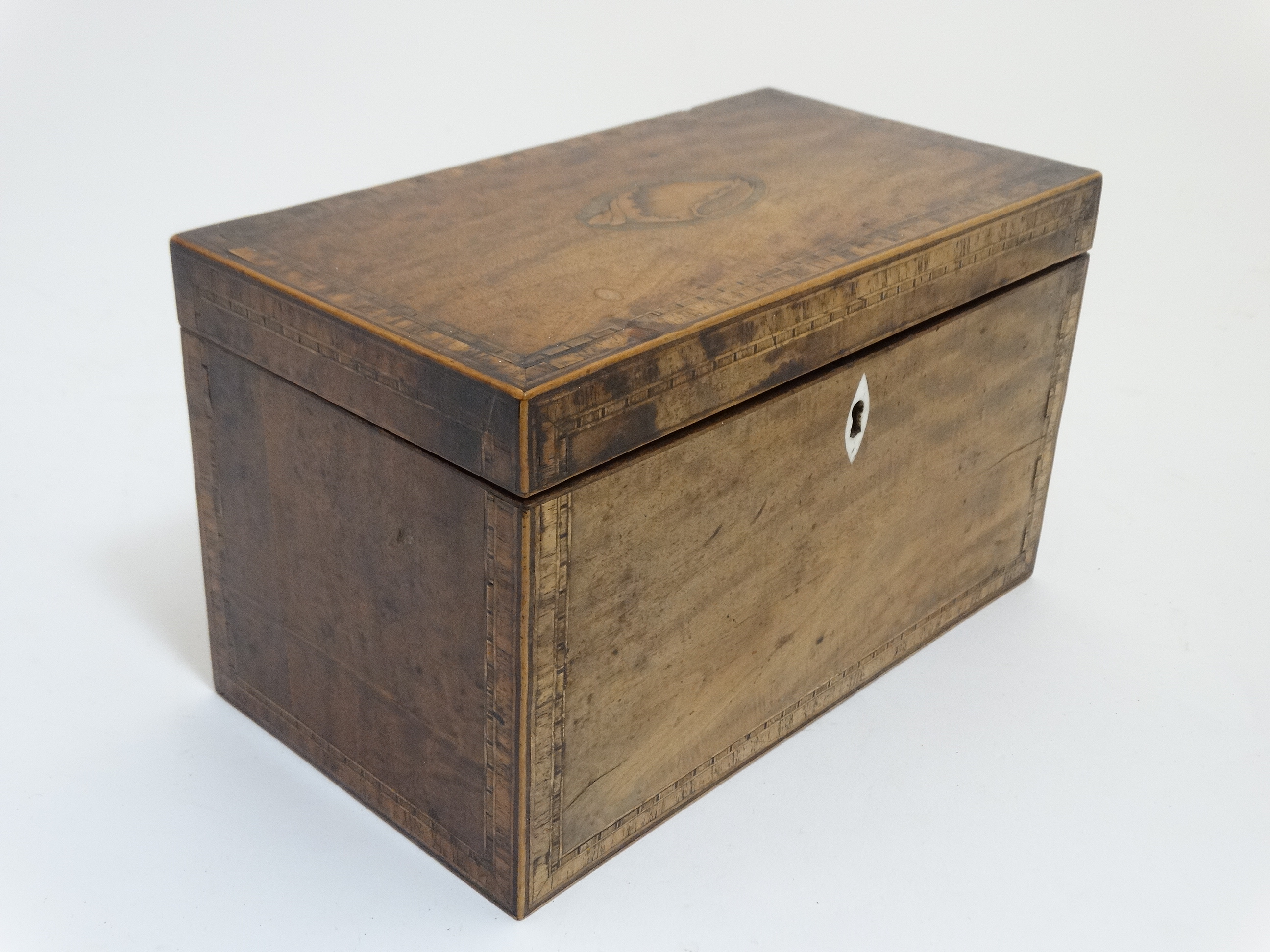 A late 18thC Sheraton shell inlaid and cross banded mahogany tea caddy opening to reveal two lidded - Image 2 of 6