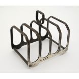 A silver 5-bar toast rack hallmarked Birmingham 1960 maker Elkington & Co Ltd.