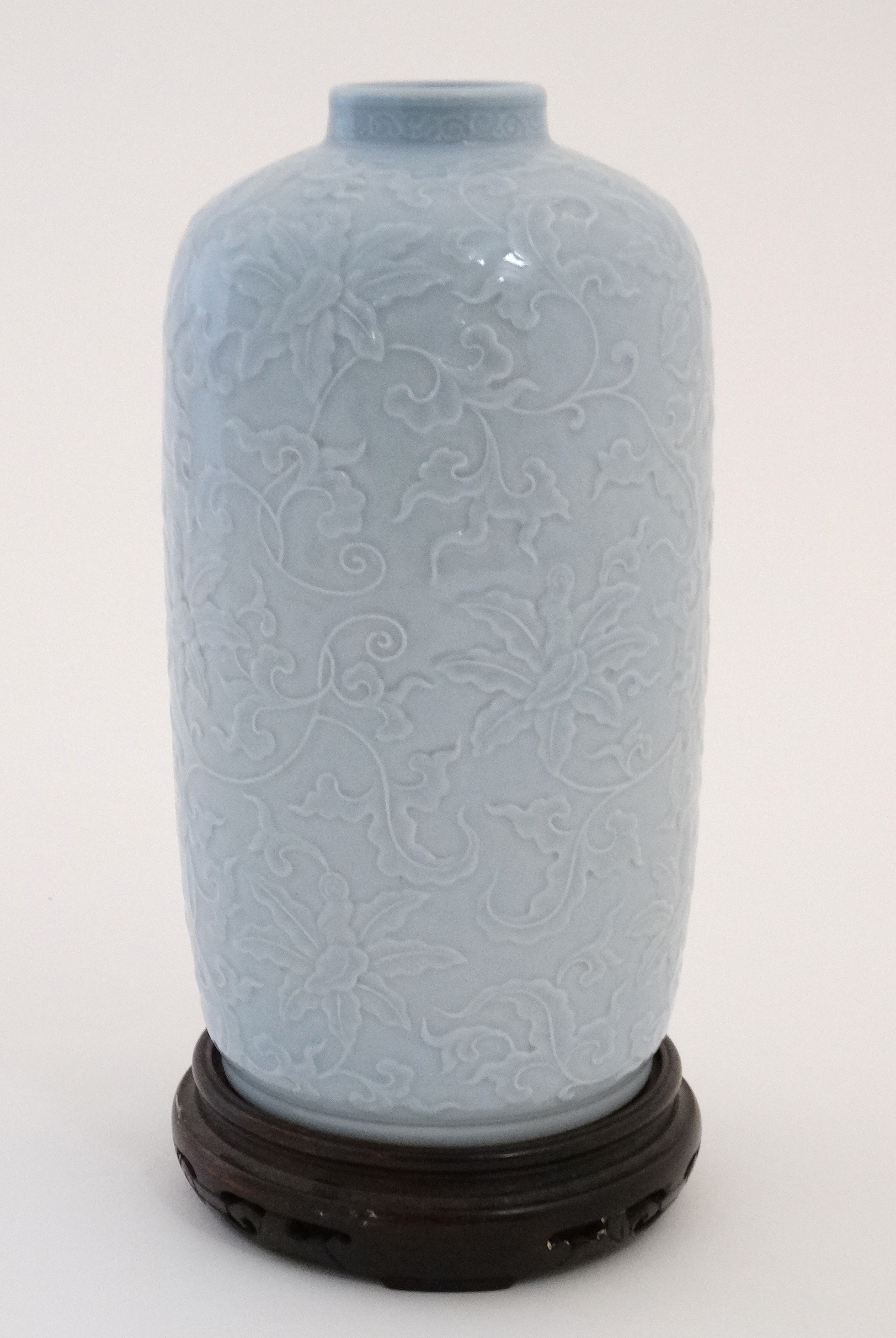 A Chinese Clair-De-Lune vase, having scrolling lotus decoration , - Image 3 of 5