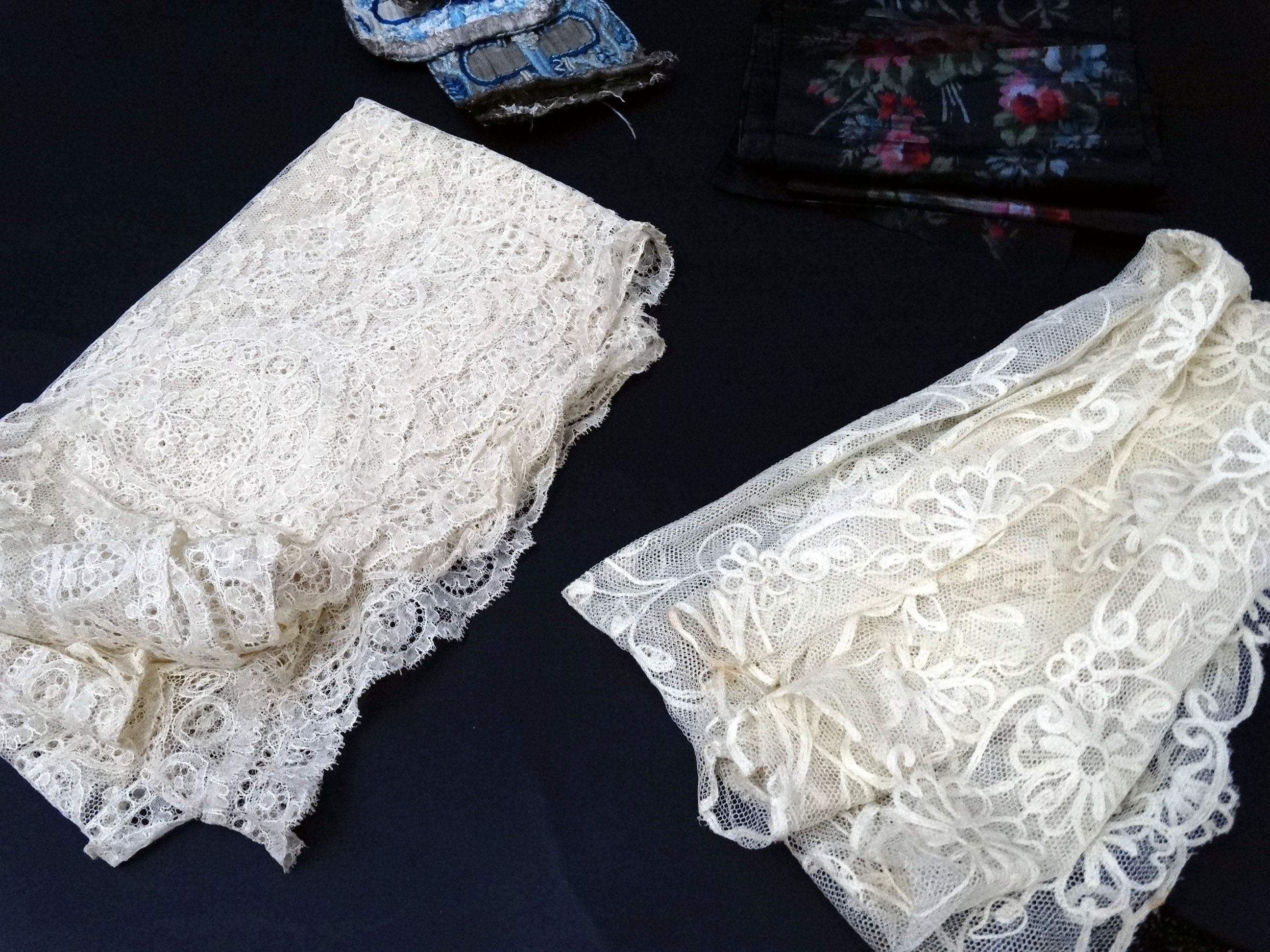 A collection of lace and trim to include; a late 19thC stole of Lille bobbin lace 79" x 11", - Image 5 of 6