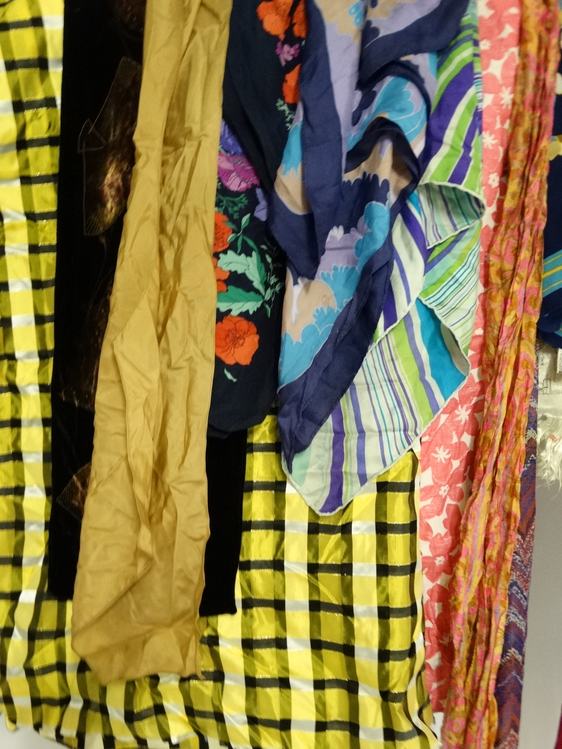 A selection of vintage textiles to include silk Richard Allan scarf, ombre blue silk chiffon scarf, - Image 12 of 12