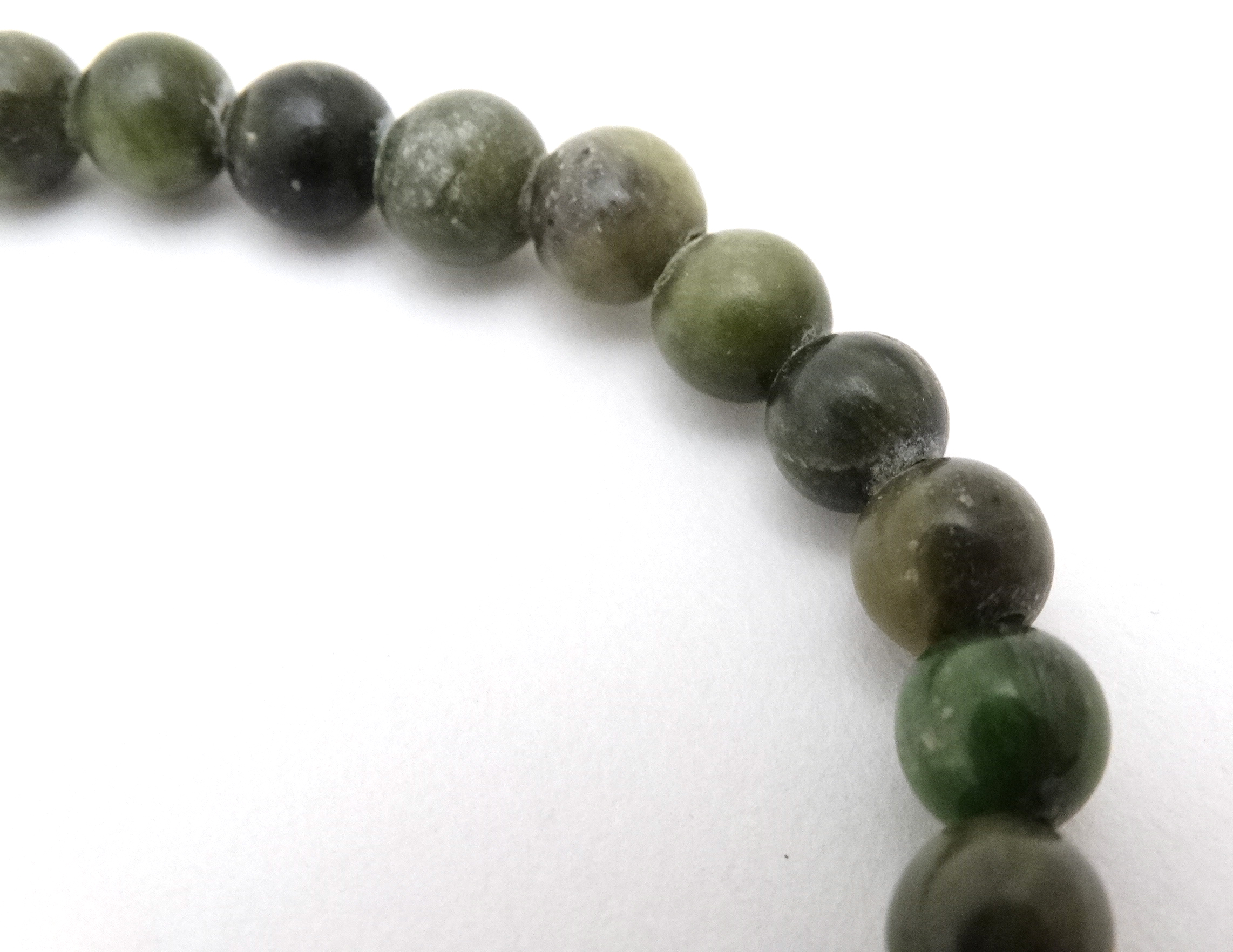 A green hard stone bead necklace approx 30" long CONDITION: Please Note - we do - Image 3 of 4