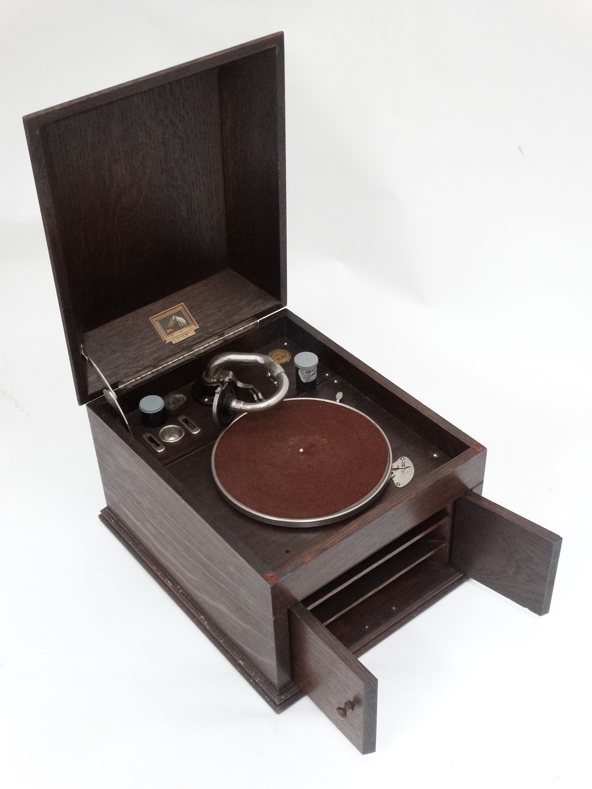 HMV gramophone with 2 records - Stamped ' George E Smith Ltd. - Image 5 of 7