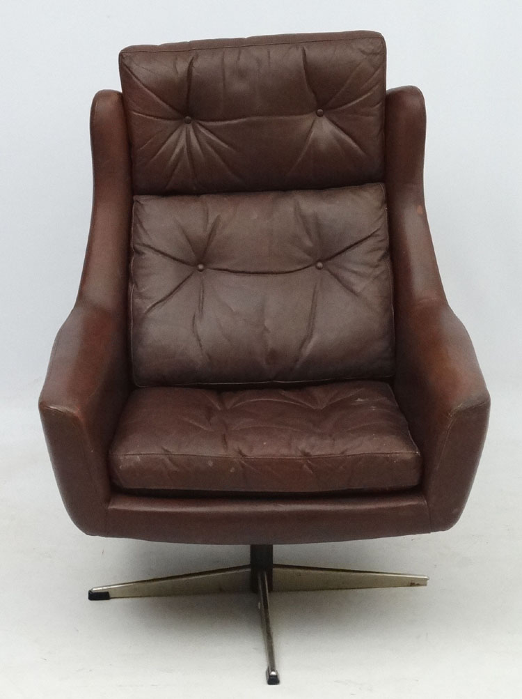 Vintage Retro: A Scandinavian leather swivel wingback armchair in brown leather , - Image 4 of 4