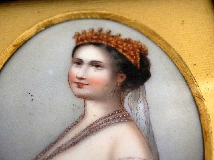 Manner of KPM , A hand painted miniature on oval cabochon porcelain base , depicting a noble lady, - Image 2 of 4
