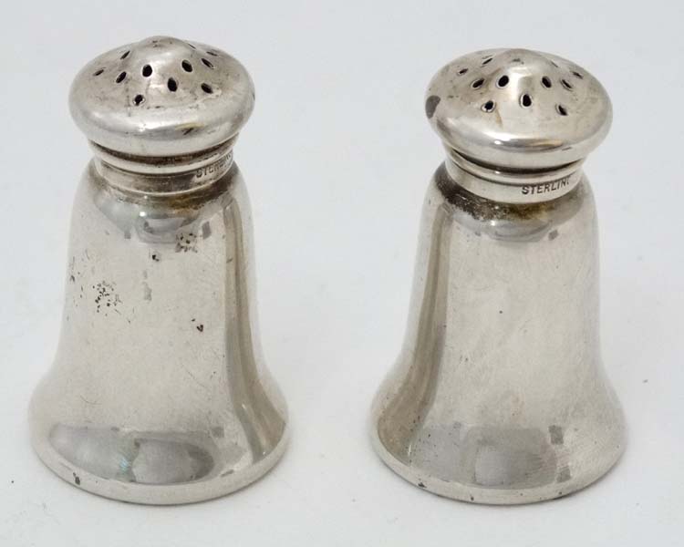 A pair of American silver pepperettes marked 'Sterling' maker Gorham Manufacturing Company 1 3/4" - Image 3 of 3