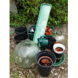 Gardening : Quantity of propagator pots etc CONDITION: Please Note - we do not