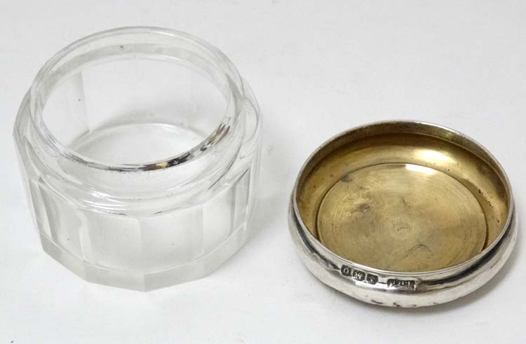A cut glass dressing table pot with silver top hallmarked Birmingham 1913 maker T Hazelwood & Co. - Image 4 of 5