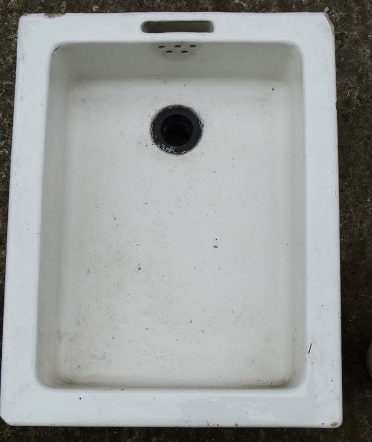 Architectural / Garden Salvage : A small white-glazed stoneware butler's sink c1910 measuring 18” - Image 4 of 5