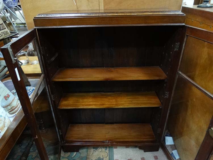 Glazed mahogany bookcase CONDITION: Please Note - we do not make reference to the - Image 5 of 5