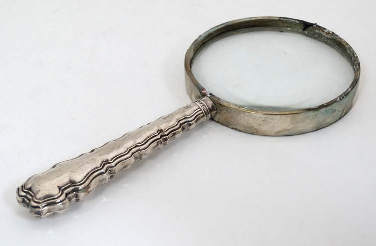 A silver handled magnifying glass. - Image 2 of 4