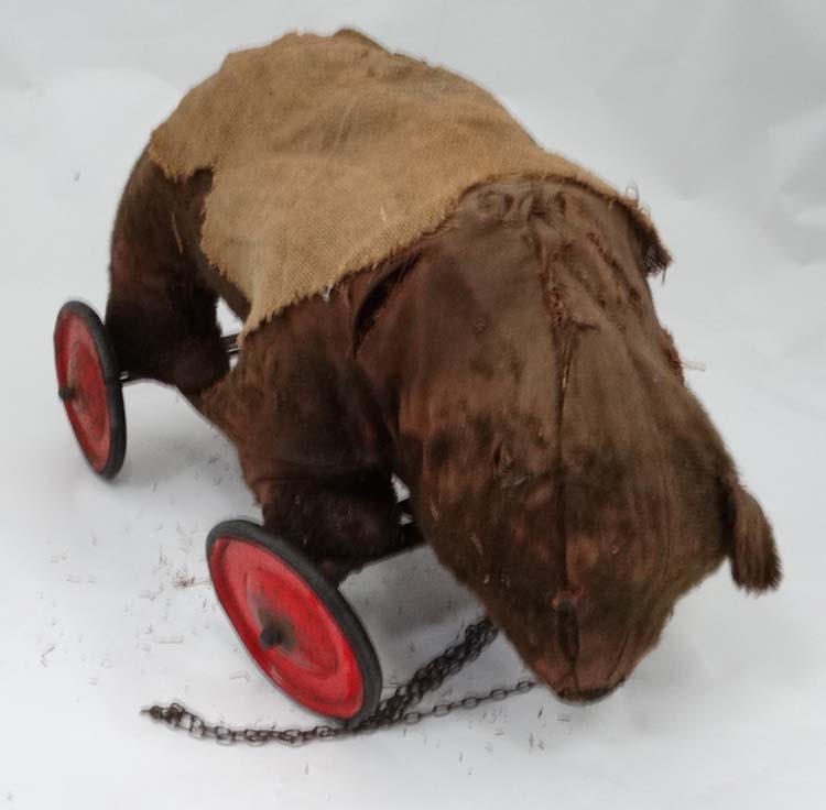 Toy: A 19th / early 20thC pull along bear, straw filled on metal base, - Image 2 of 4
