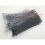 400 Black plastic cable ties 250 mm x 3.