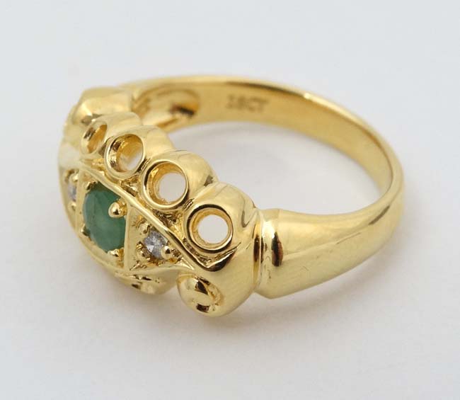 An 18ct gold ring set with central green stone flanked by two diamonds CONDITION: - Image 3 of 5