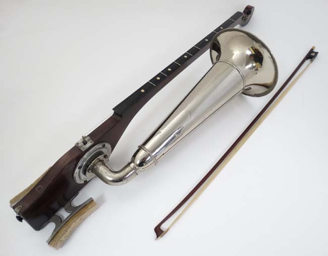 Musical Instruments : A mid-20thC ' Concert Model ' Phonofiddle by Stroviols ,