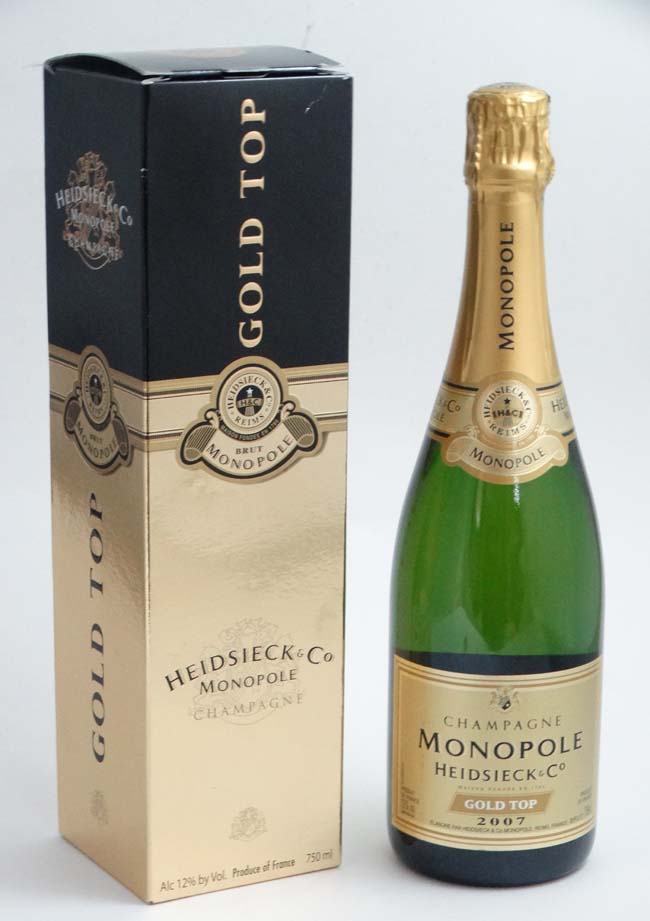 Champagne : A bottle of Heidsieck & Co ' Champagne Monopole Gold Top ' 2007 , 750ml , boxed .