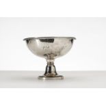 Coupe sur piédouche en argent suisse par F. Gely, monogrammé "CR" XIXe.