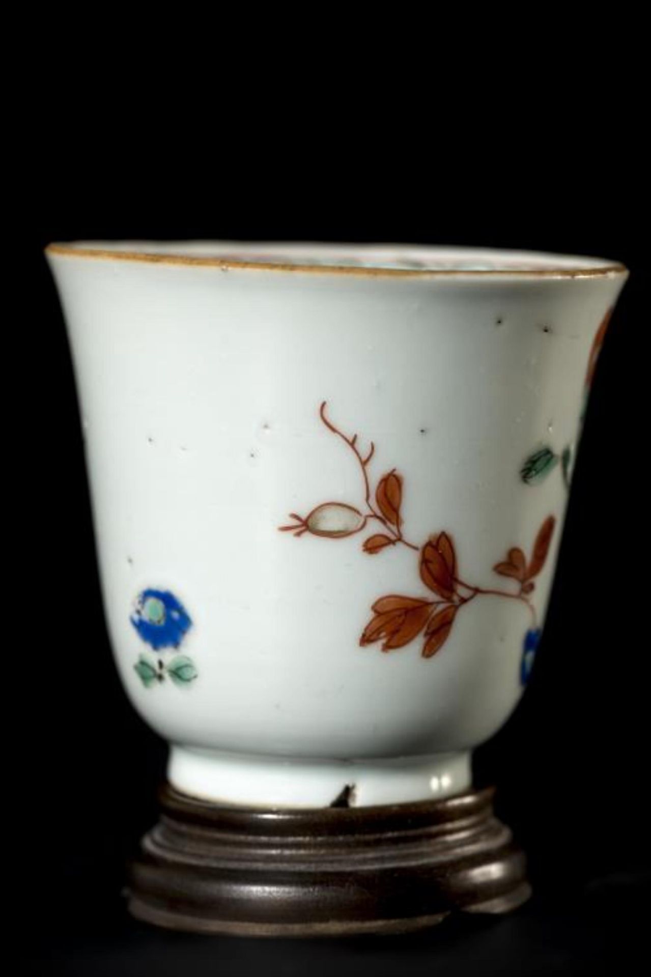 Vase rouleau et deux bols, en porcelaine de Chine de la Compagnie des Indes, à [...] - Bild 9 aus 14