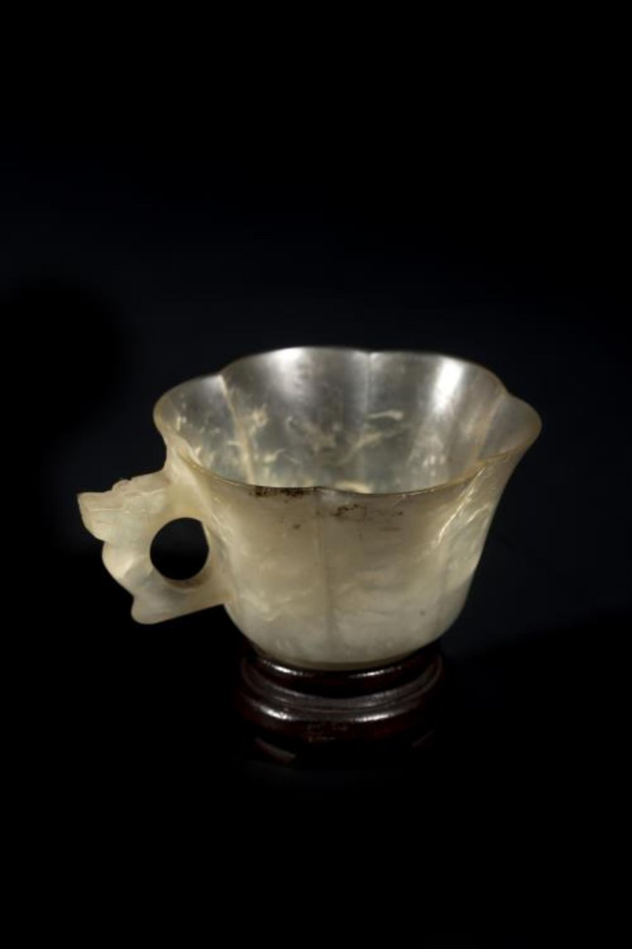 Tasse en jade néphrite blanche. H. 4.5 cm - - Chine - China - China -