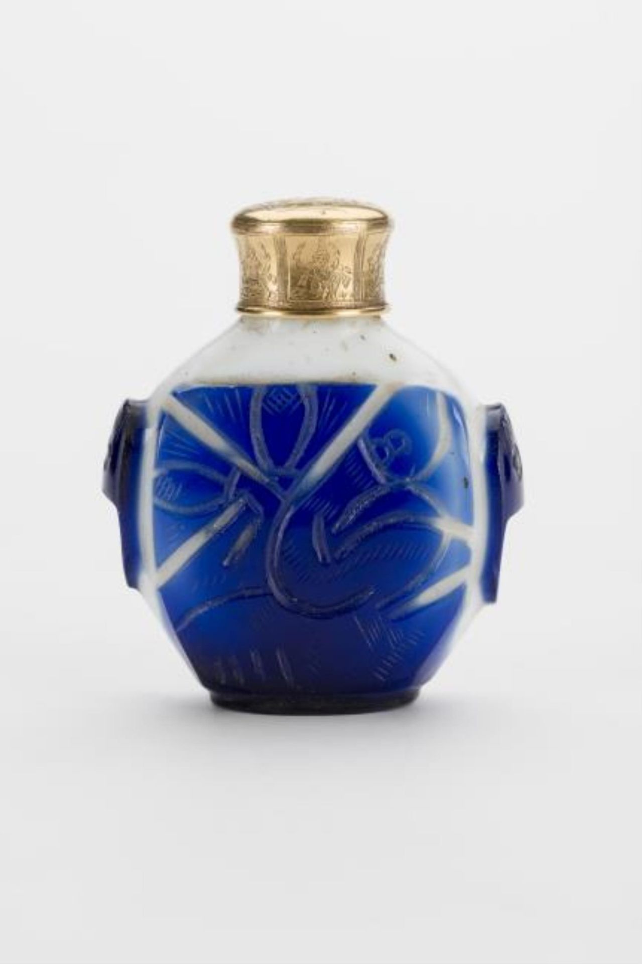 Tabatière chinoise en verre multicouche bleu et blanc à décor d'oiseau, anse en [...] - Bild 2 aus 3