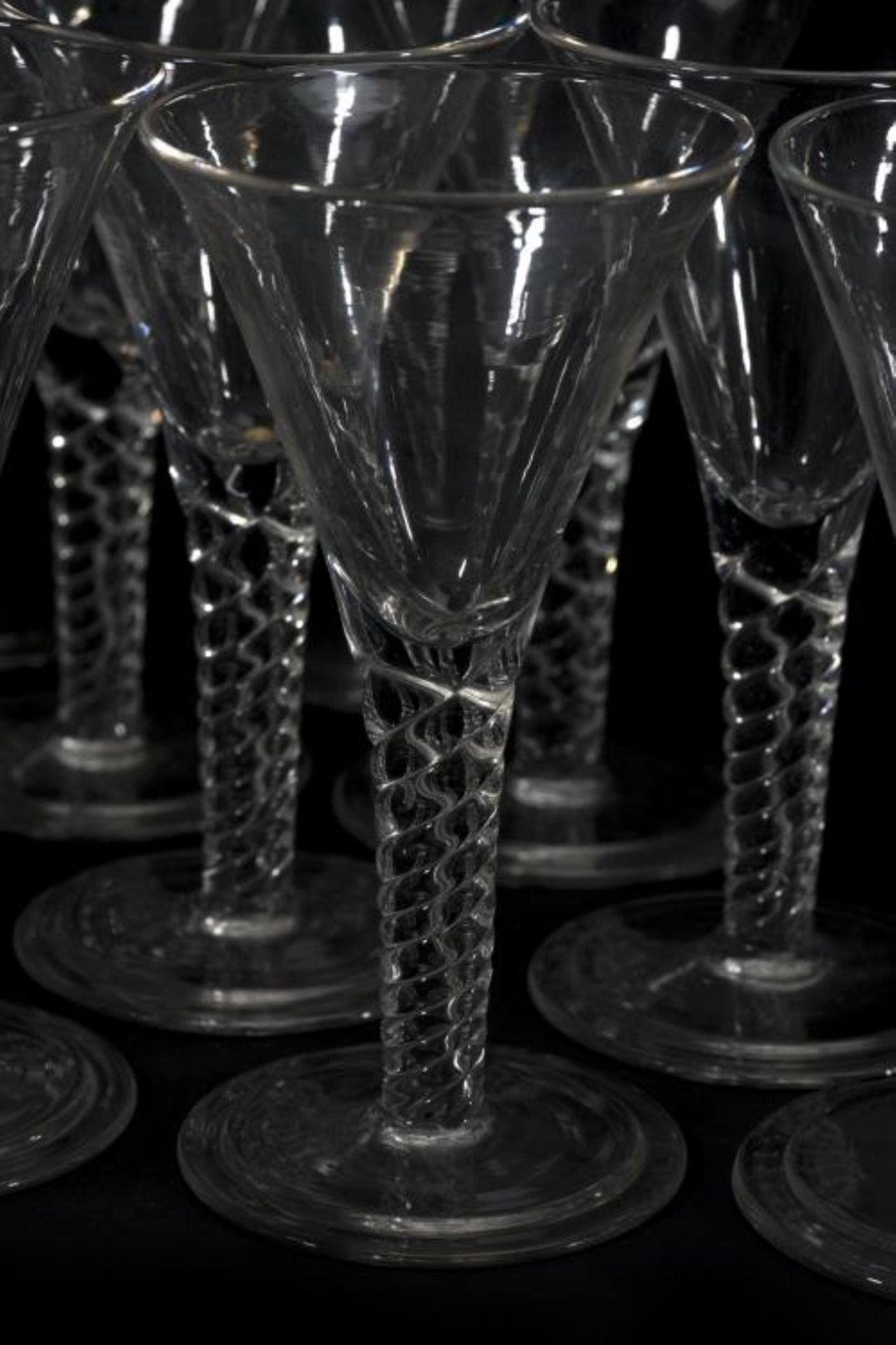 Service de verre à pied torsadé et corps évasé comprenant : 19 verres à vin [...] - Bild 4 aus 5