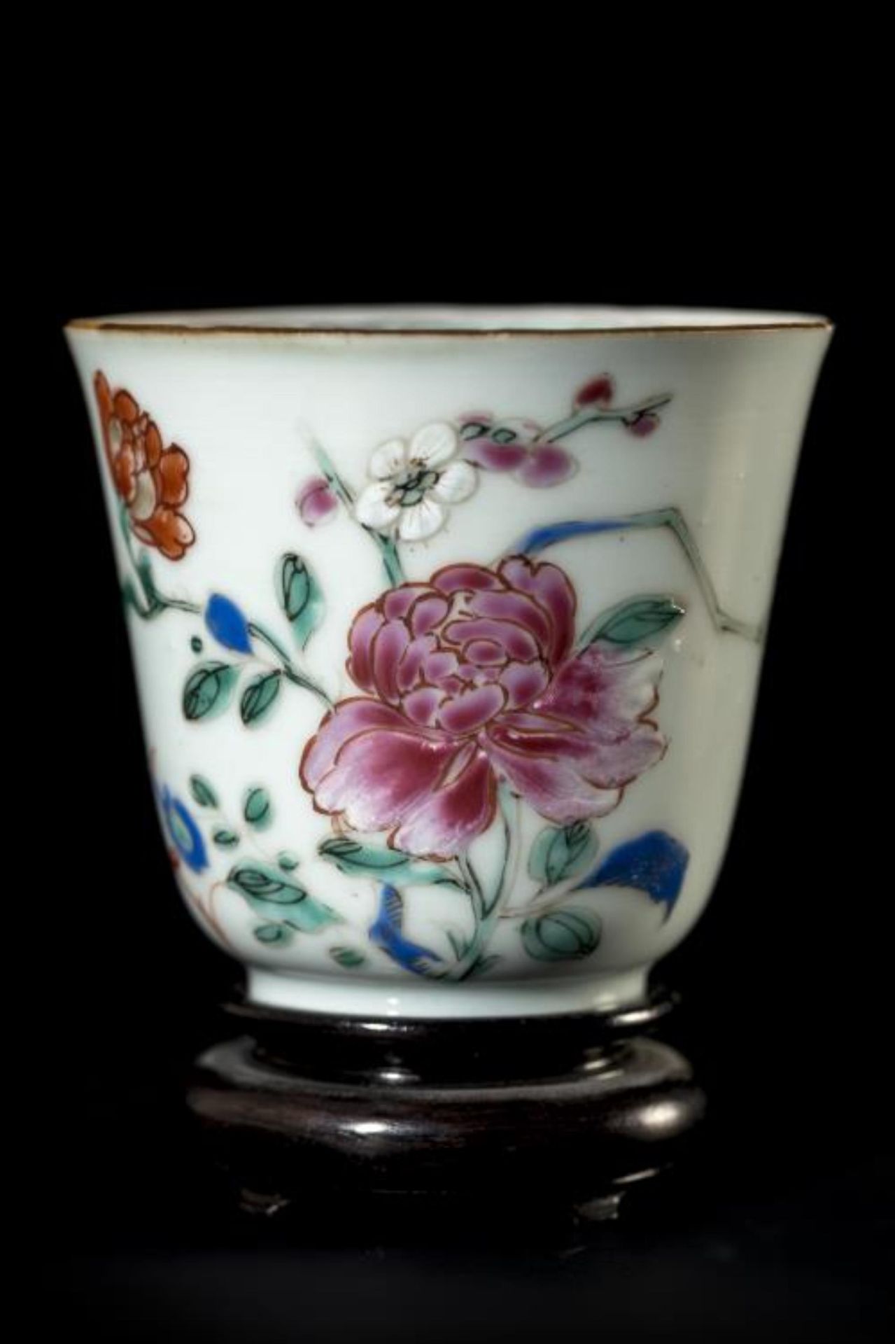 Vase rouleau et deux bols, en porcelaine de Chine de la Compagnie des Indes, à [...] - Bild 11 aus 14