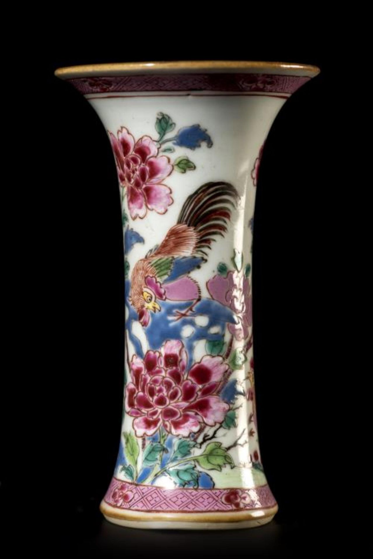 Vase rouleau et deux bols, en porcelaine de Chine de la Compagnie des Indes, à [...] - Bild 2 aus 14