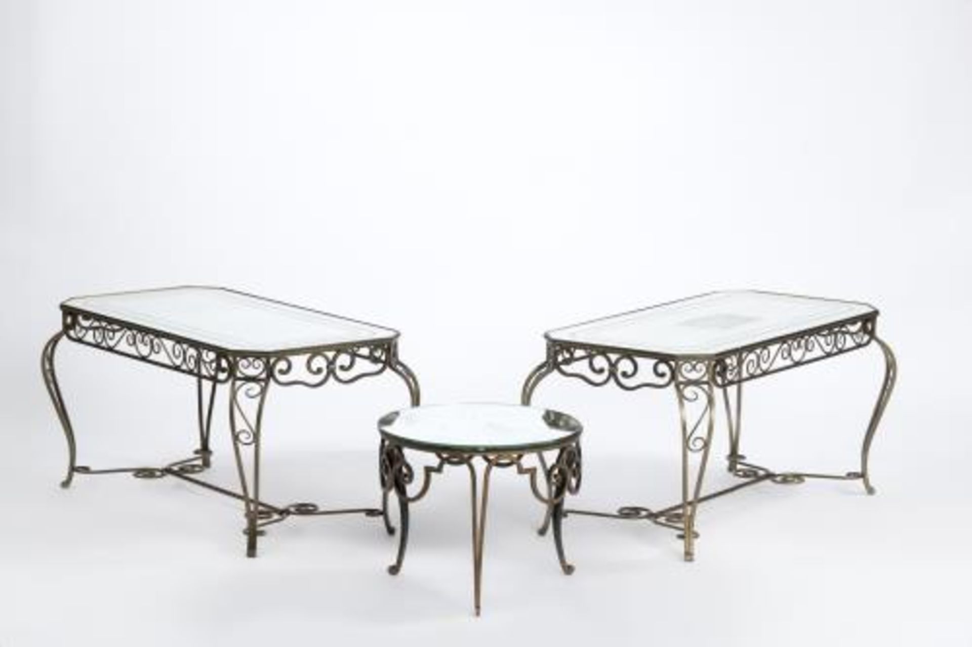 Deux tables basses à piètement en bronze et plateau miroir attribuées à René [...]