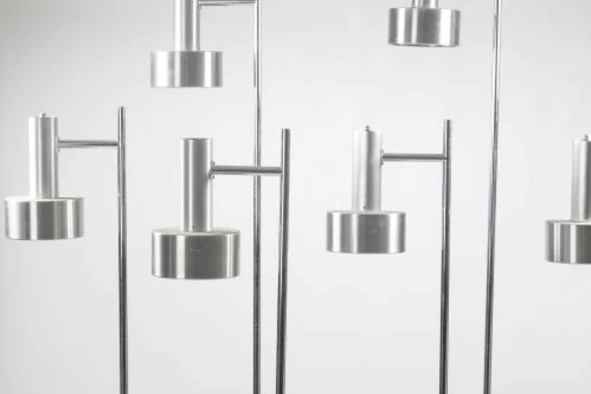 Otto Kubli, six lampadaires vers 1960-1969. Piètement rectangulaire en métal, tube [...] - Bild 2 aus 2