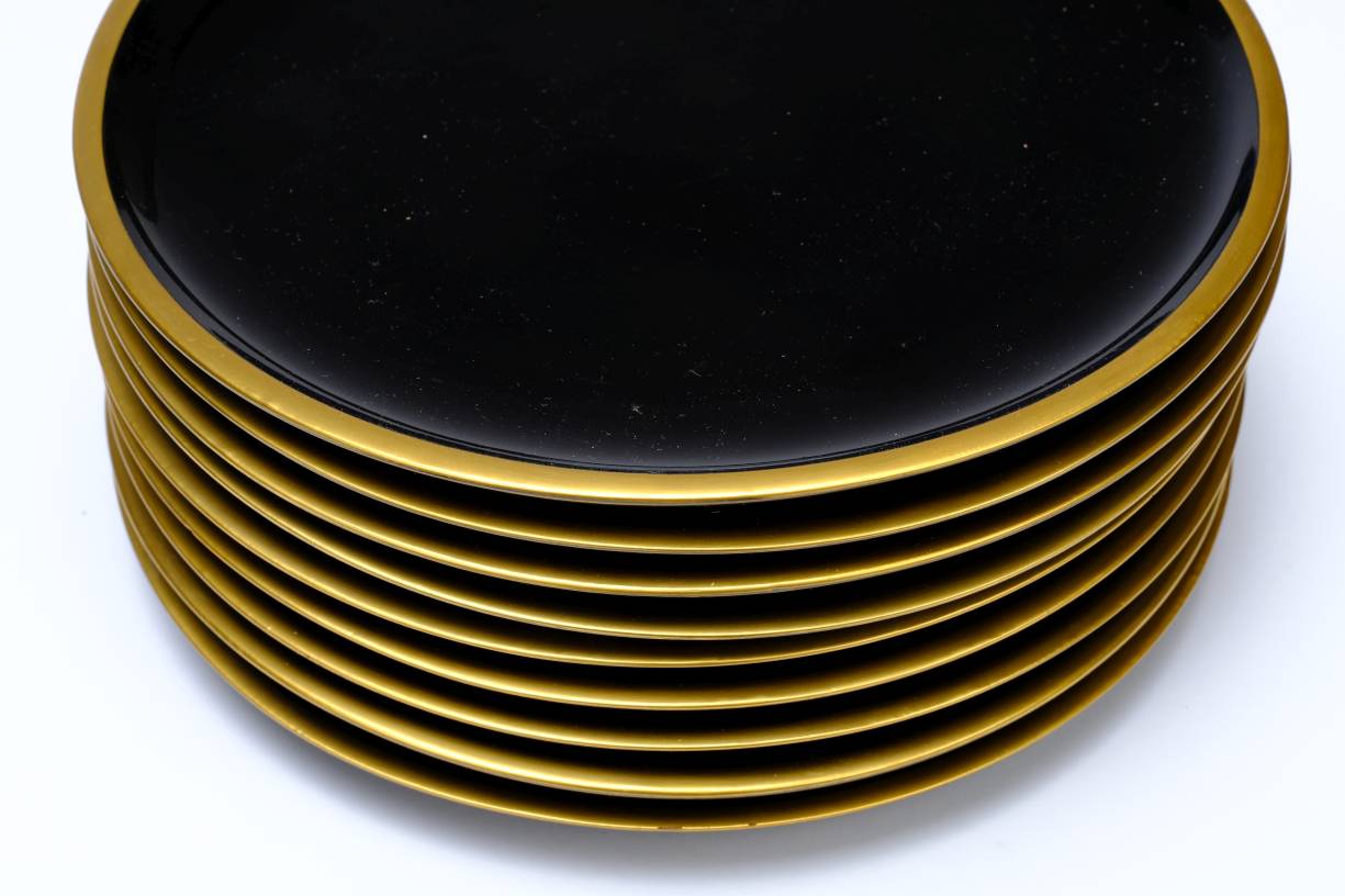 *Mixed Oriental. A set of eight Japanese lacquered dishes, each finely decorated with baskets of - Image 3 of 8