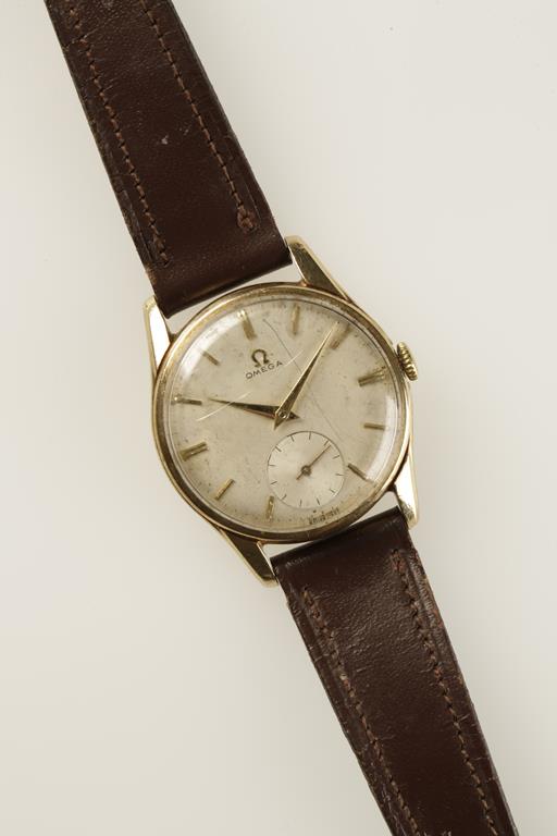 OMEGA: A GENTLEMANS 9CT YELLOW GOLD WRISTWATCH