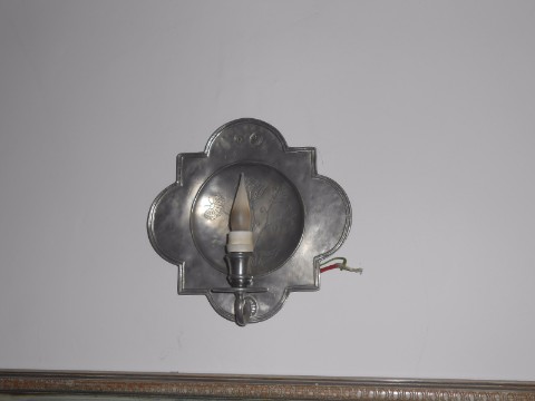 A PAIR OF 17TH CENTURY STYLE PEWTER WALL SCONCES with "wrigglework" decoration and single candle