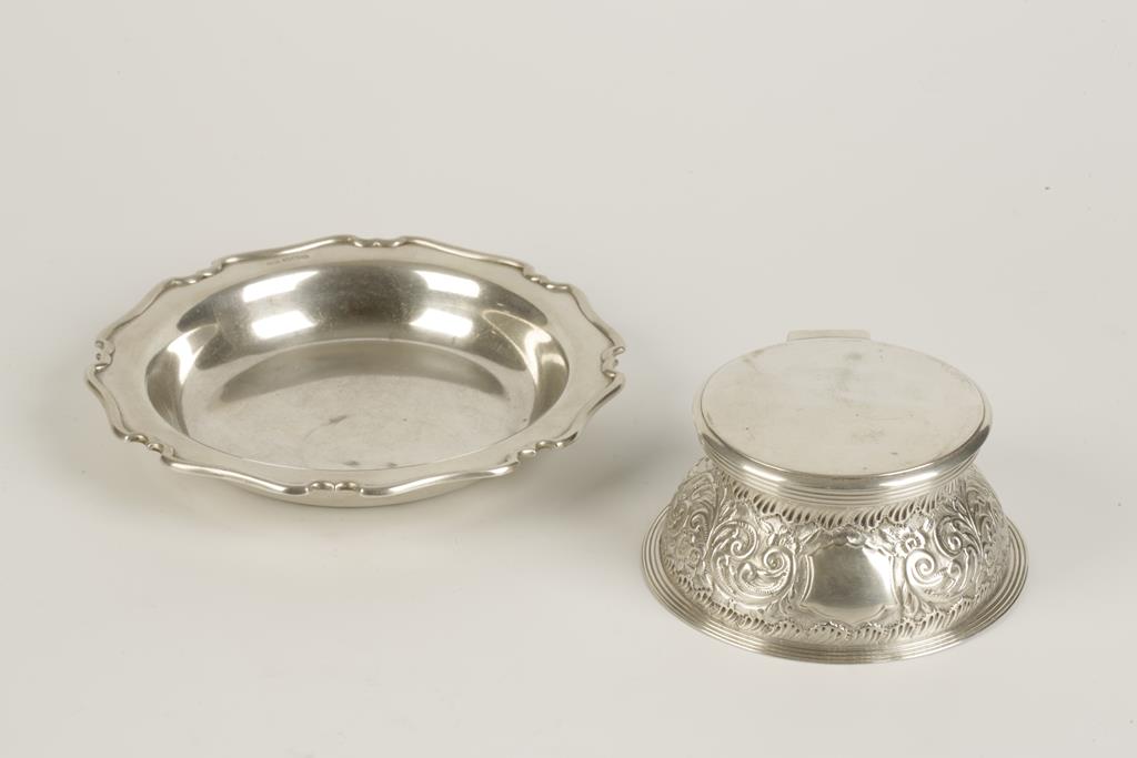 A VICTORIAN INKWELL of circular form