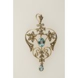 AN EDWARDIAN AQUAMARINE AND SEED PEARL PENDANT/BROOCH