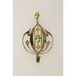 AN EDWARDIAN PERIDOT AND SEED PEARL PENDANT