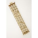 A 1970'S CONTINENTAL YELLOW GOLD 18CT MESH BRACLET formed of stars