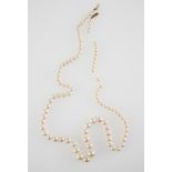 A GRADUATED CULTURED PEARL NECKLACE