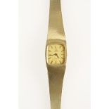 OMEGA: A LADIES 18CT YELLOW GOLD WRISTWATCH,
