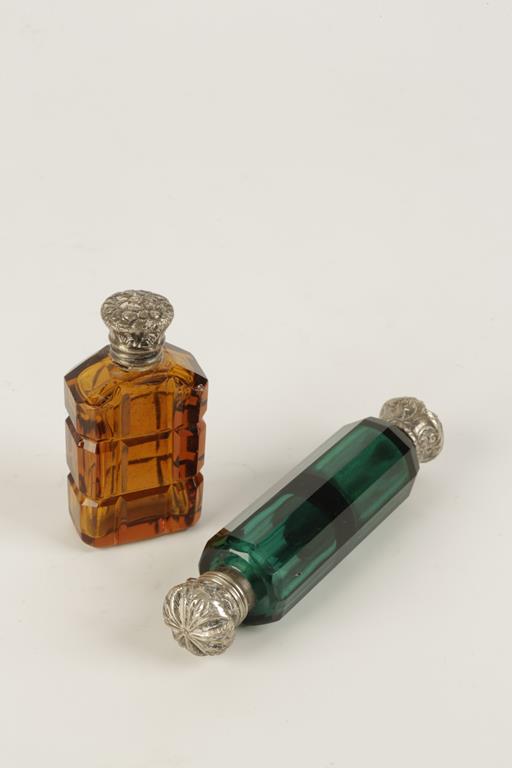 A BRISTOL GREEN DOUBLE ENDED SILVER TOPPED SCENT BOTTLE