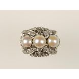 A PEARL AND DIAMOND CHUNKY DRESS RING