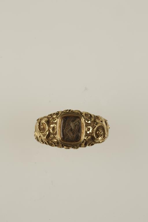 THE NELSON-HALLOWELL RING: A YELLOW GOLD MEMORIAL RING - Image 4 of 5