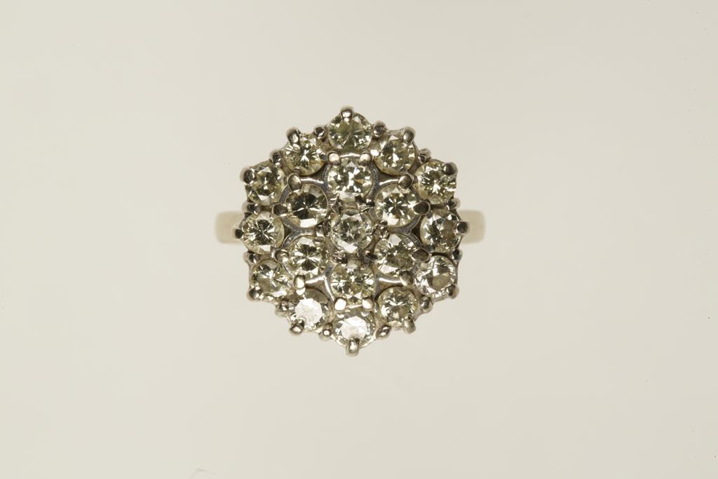 A FRENCH DIAMOND CLUSTER RING