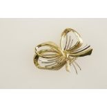 A YELLOW AND WHITE GOLD BOW BROOCH