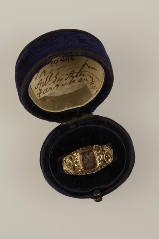 THE NELSON-HALLOWELL RING: A YELLOW GOLD MEMORIAL RING - Image 3 of 5