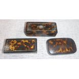 THREE TORTOISESHELL AND TORTOISESHELL EFFECT SNUFF BOXES