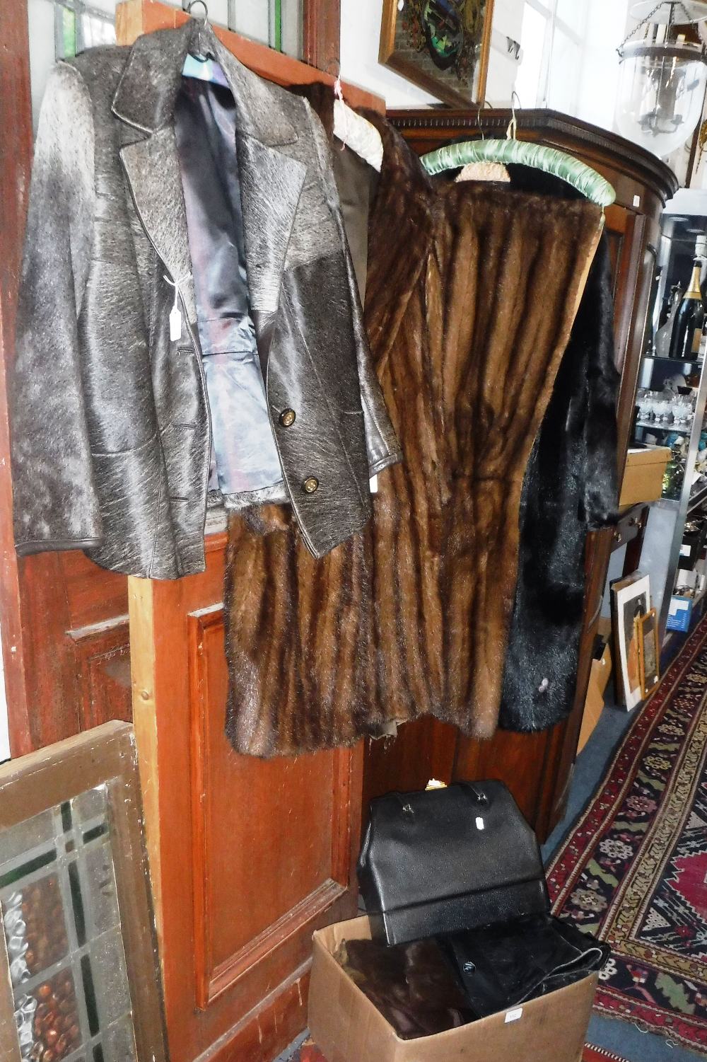 A COLLECTION OF VINTAGE LADIES FUR COATS, bags and clothing