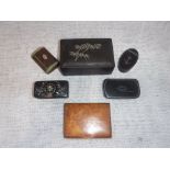 A SMALL COLLECTION OF ASSORTED SNUFF BOXES including papier mache and other materials