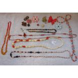 A COLLECTION OF BEADWORK JEWELLERY, and 1950's style retro brooches