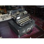 AN EARLY 20TH CENTURY CORONA PORTABLE TYPEWRITER in rexine covered case