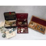 A COLLECTION OF COSTUME JEWELLERY AND BEADS